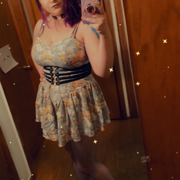 Meet your Posher, Elle - Picture 4 of 7